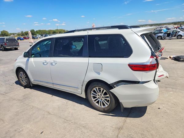 2017 TOYOTA SIENNA