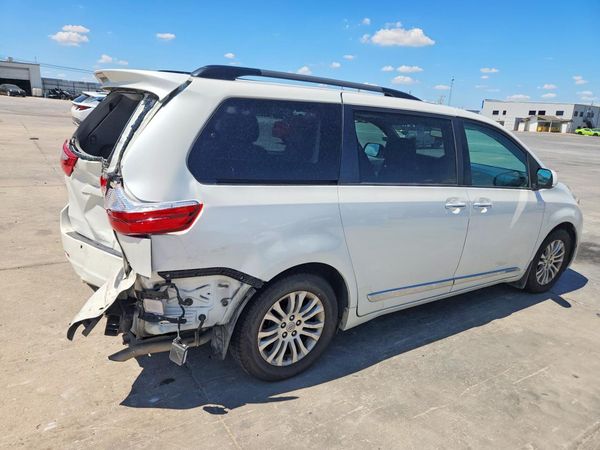 2017 TOYOTA SIENNA