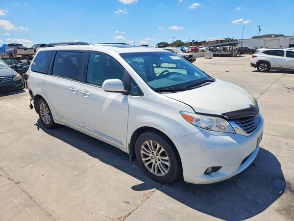2017 TOYOTA SIENNA