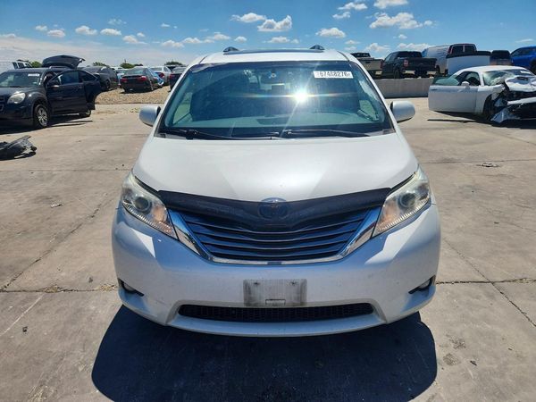 2017 TOYOTA SIENNA