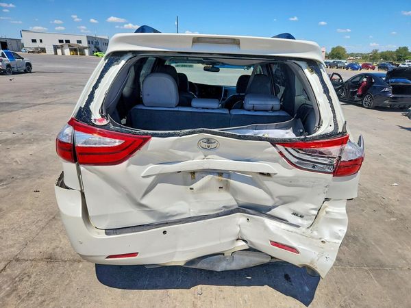 2017 TOYOTA SIENNA