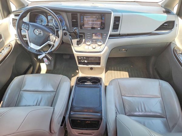 2017 TOYOTA SIENNA