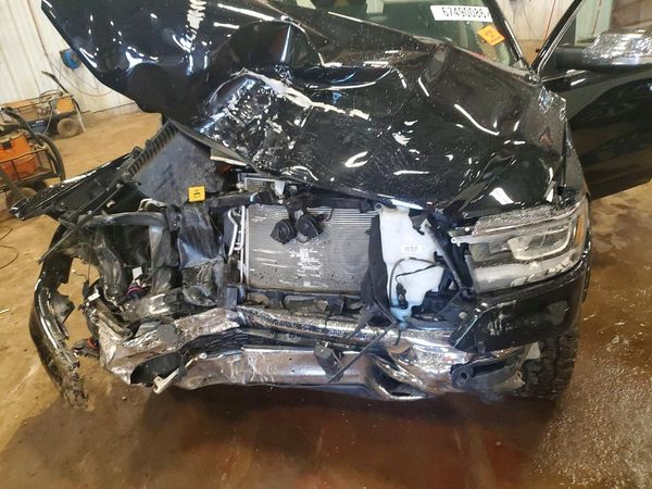2021 RAM 1500 Laramie — Engine bay