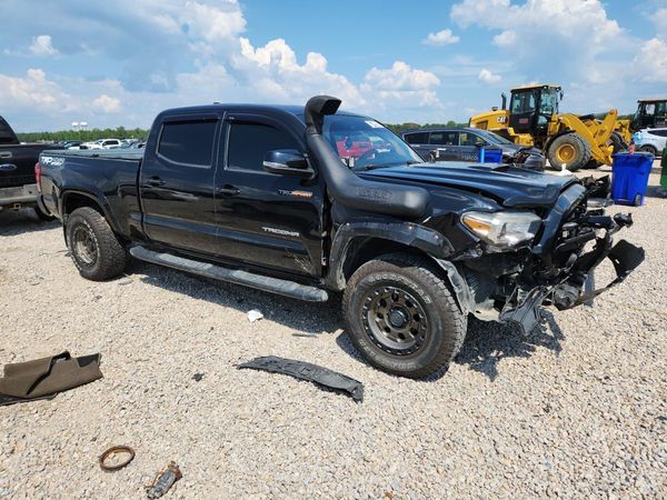 2018 TOYOTA TACOMA — Passenger 3/4