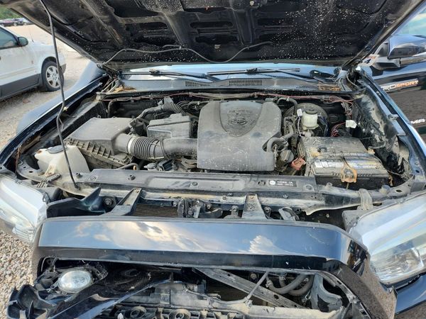 2018 TOYOTA TACOMA — Engine bay