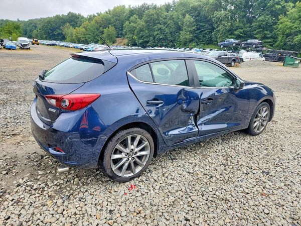 2018 MAZDA 3