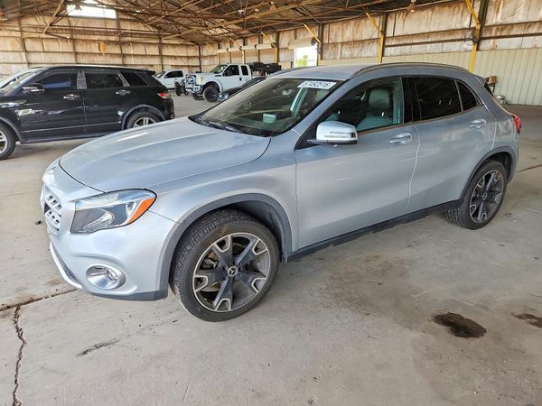 2020 MERCEDES-BENZ GLA