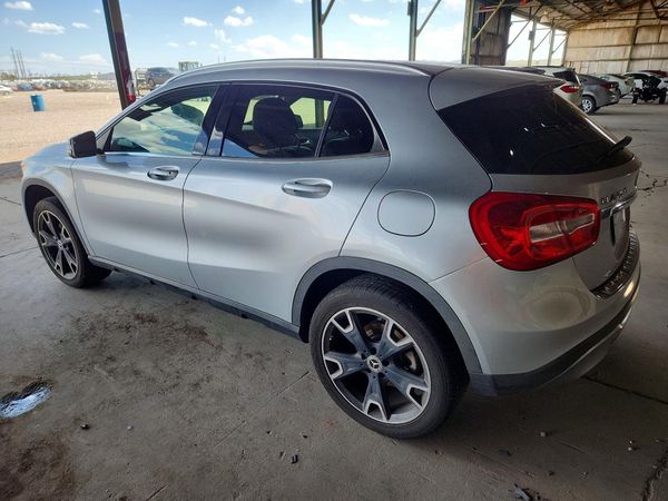 2020 MERCEDES-BENZ GLA