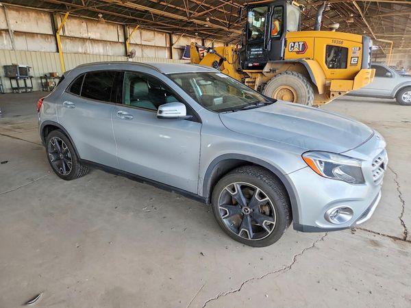 2020 MERCEDES-BENZ GLA