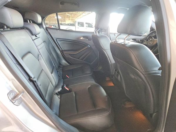 2020 MERCEDES-BENZ GLA