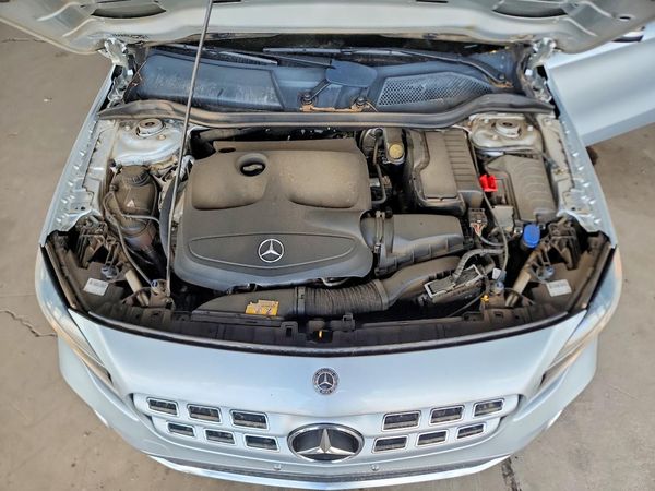 2020 MERCEDES-BENZ GLA