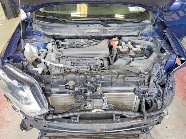 2019 NISSAN ROGUE — Engine bay