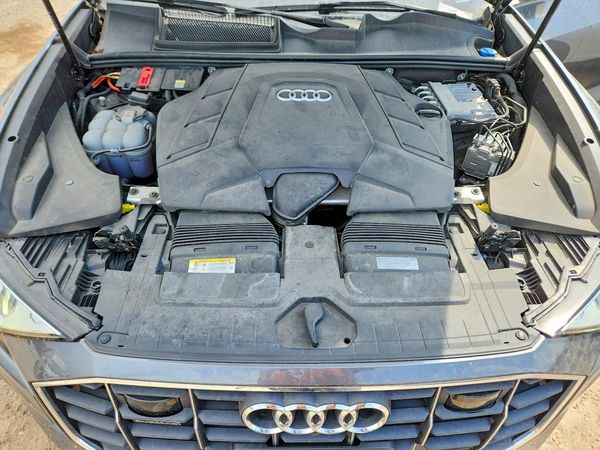 2023 AUDI Q8