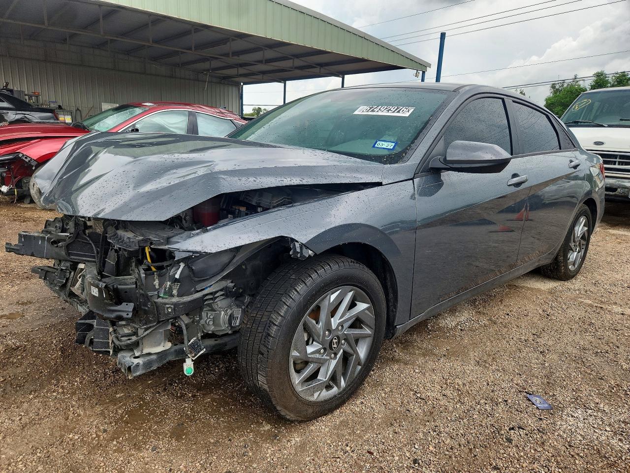 2024 HYUNDAI ELANTRA Blue — Front 3/4