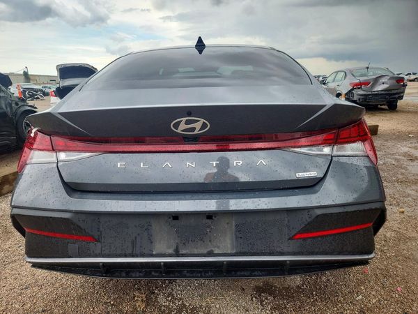 2024 HYUNDAI ELANTRA Blue — DIRR