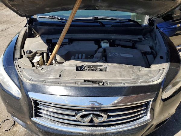 2014 INFINITI QX60 — Engine bay