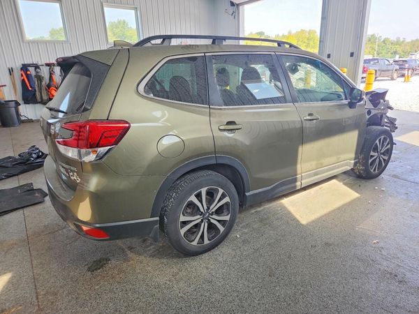 2022 SUBARU FORESTER
