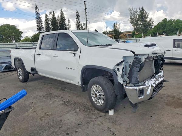 2025 CHEVROLET SILVERADO LT