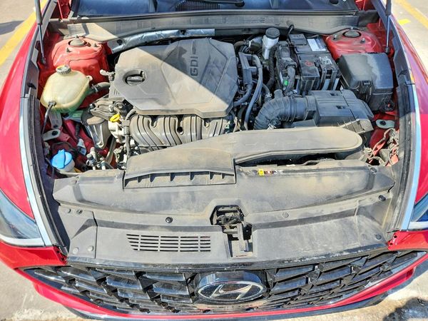 2020 HYUNDAI SONATA — Engine bay