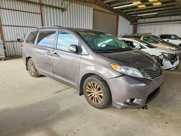 2012 TOYOTA SIENNA