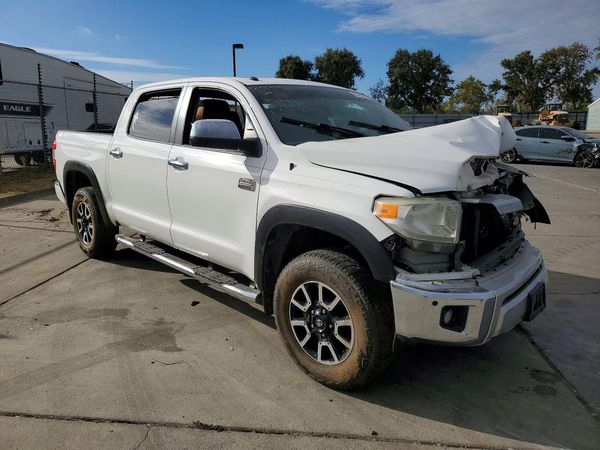 2014 TOYOTA TUNDRA Platinum — Passenger 3/4