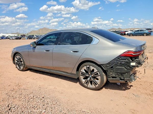 2024 BMW 530