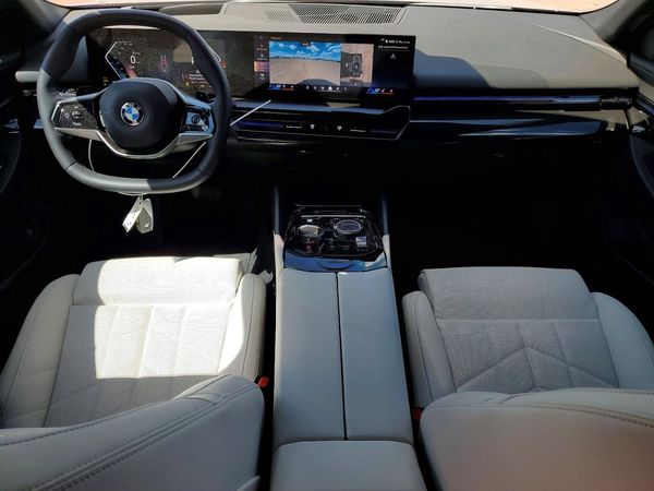 2024 BMW 530