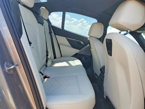 2024 BMW 530