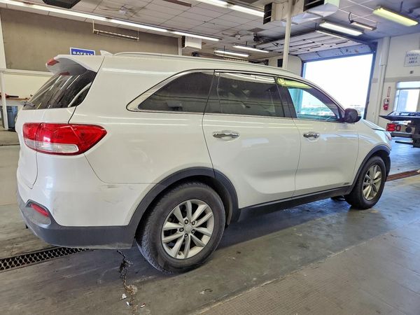 2016 KIA SORENTO L / LX