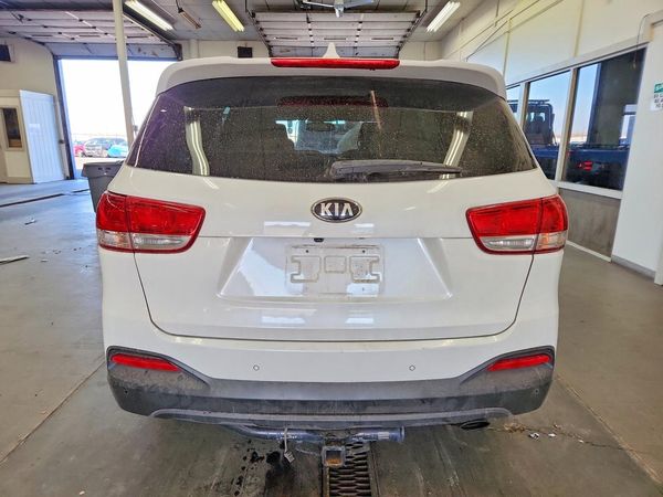 2016 KIA SORENTO L / LX