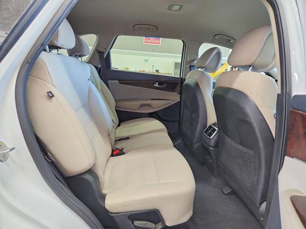 2016 KIA SORENTO L / LX