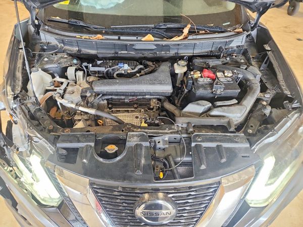 2019 NISSAN ROGUE — Engine bay