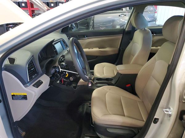 2017 HYUNDAI ELANTRA — DENT