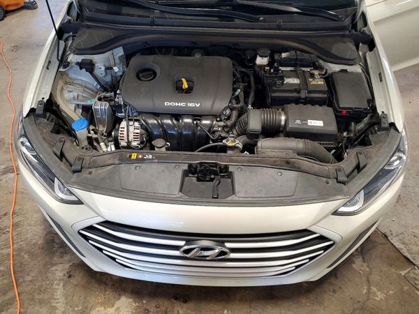 2017 HYUNDAI ELANTRA — Engine bay