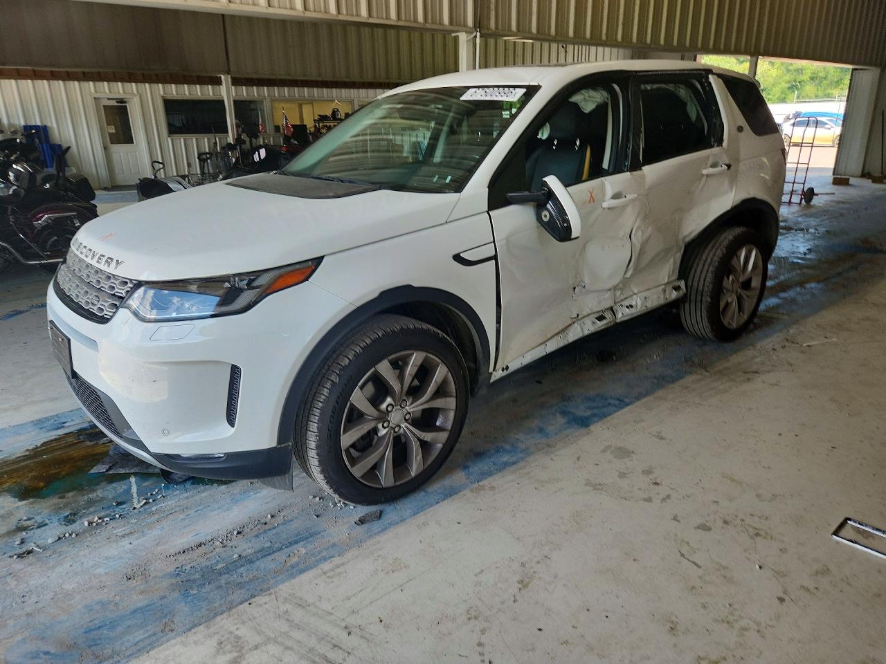 2022 LAND ROVER DISCOVERY SPORT SE — Front 3/4
