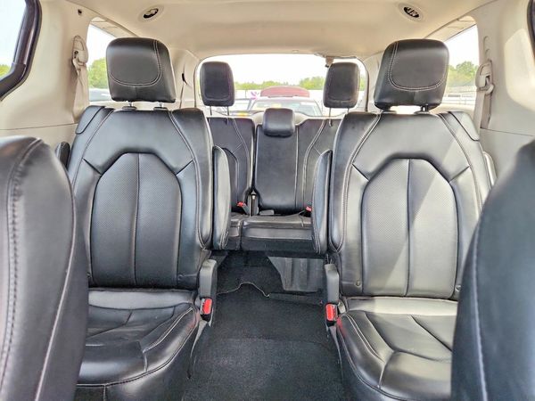 2023 CHRYSLER PACIFICA Touring L — SUVN