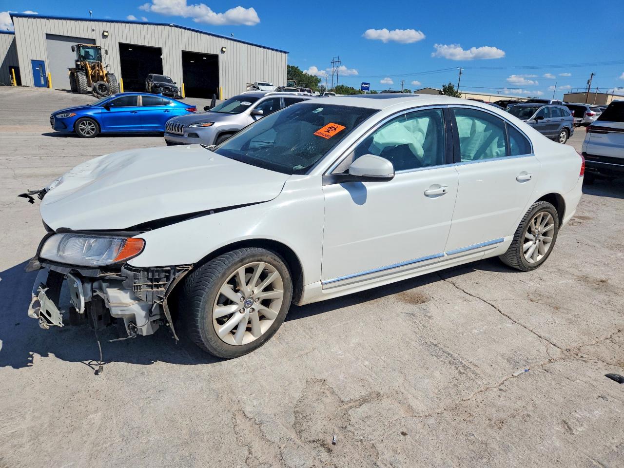 2014 VOLVO S80 — Front 3/4