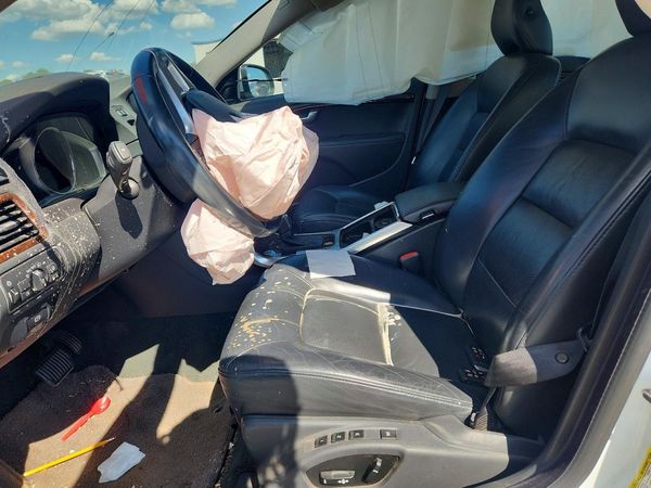 2014 VOLVO S80 — DENT