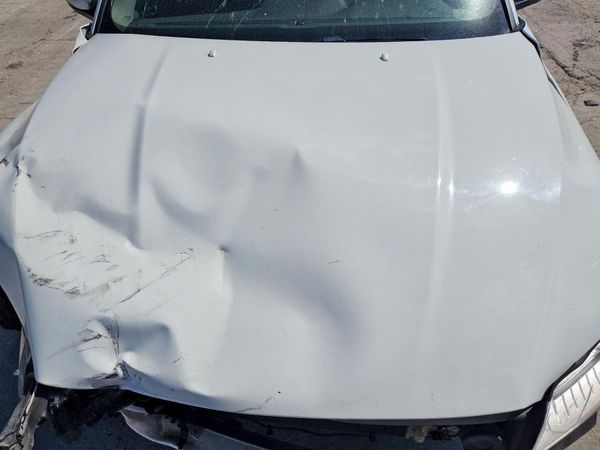 2014 VOLVO S80 — Engine bay