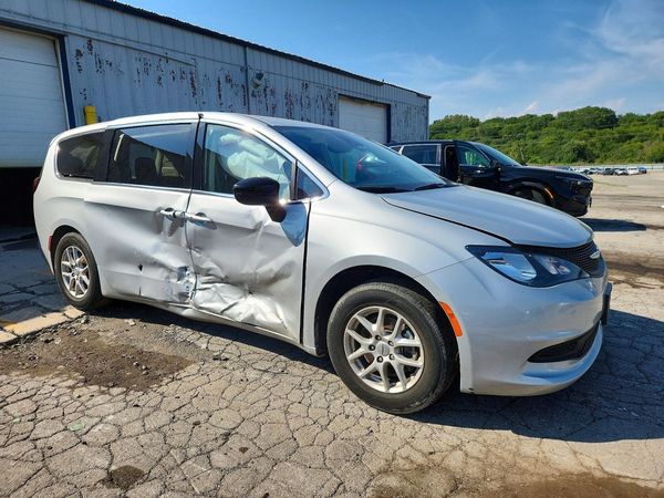 2024 CHRYSLER VOYAGER LX