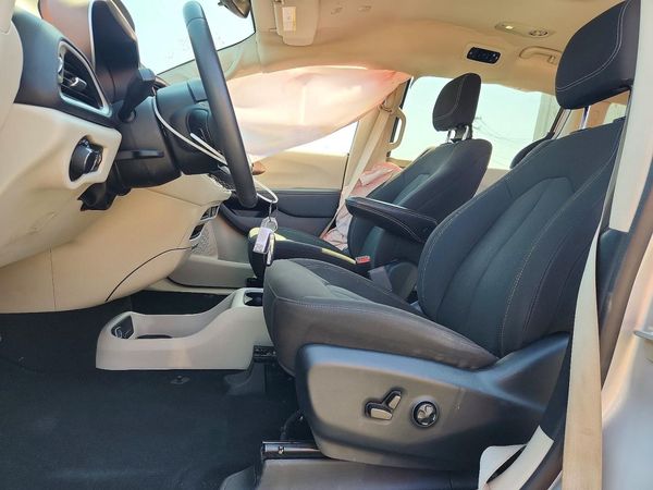 2024 CHRYSLER VOYAGER LX