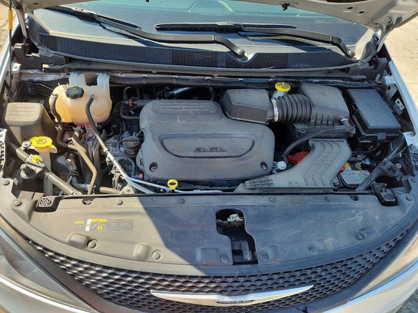 2024 CHRYSLER VOYAGER LX