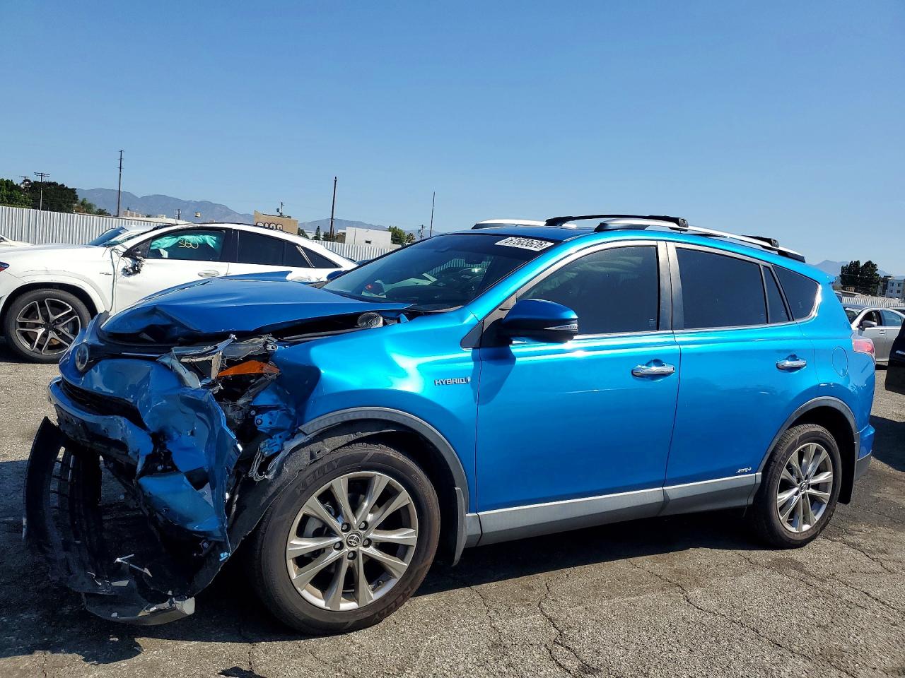 2018 TOYOTA RAV4 Ltd — Front 3/4