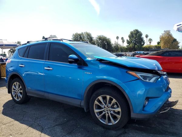 2018 TOYOTA RAV4 Ltd — Passenger 3/4