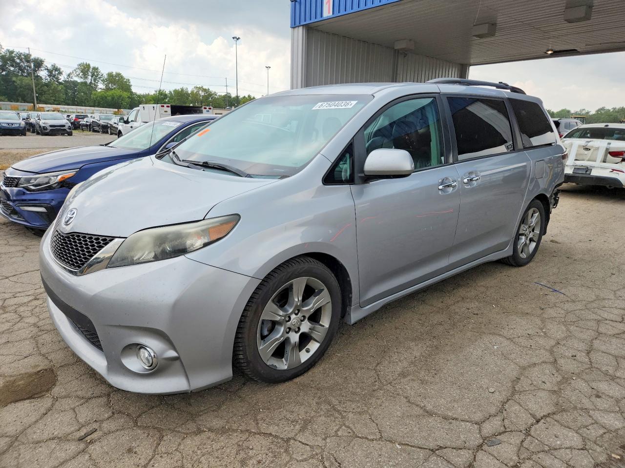 2014 TOYOTA SIENNA