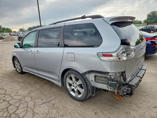2014 TOYOTA SIENNA