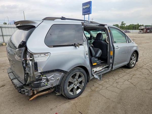2014 TOYOTA SIENNA