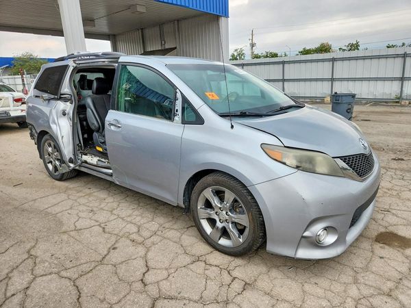 2014 TOYOTA SIENNA