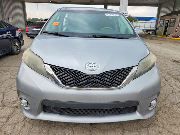 2014 TOYOTA SIENNA