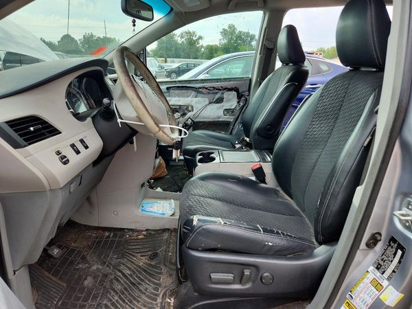 2014 TOYOTA SIENNA